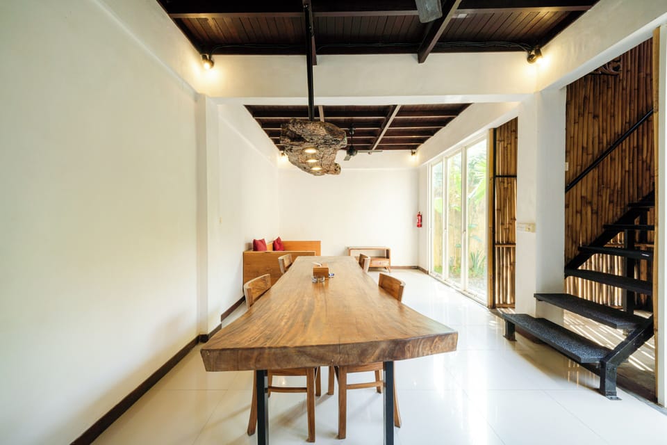 Deluxe Villa | Dining