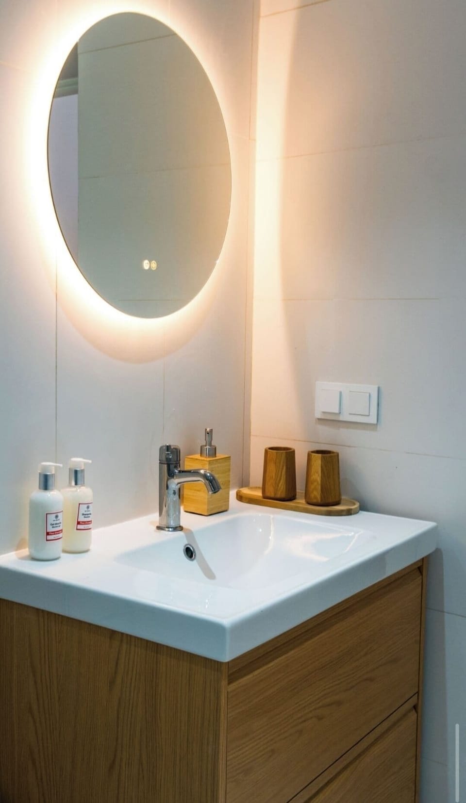Comfort Double Room | Bathroom | Shower, towels, soap, shampoo