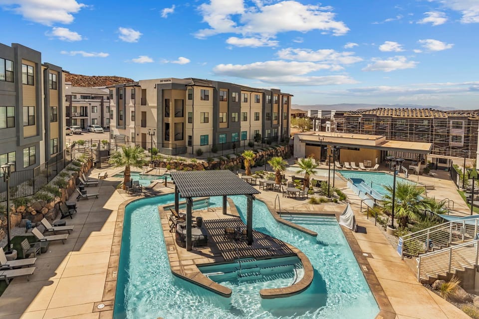 Living Room Pool Views