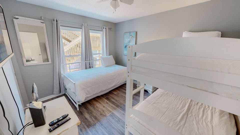 Condo, 2 Bedrooms | 2 bedrooms, iron/ironing board, WiFi (free)