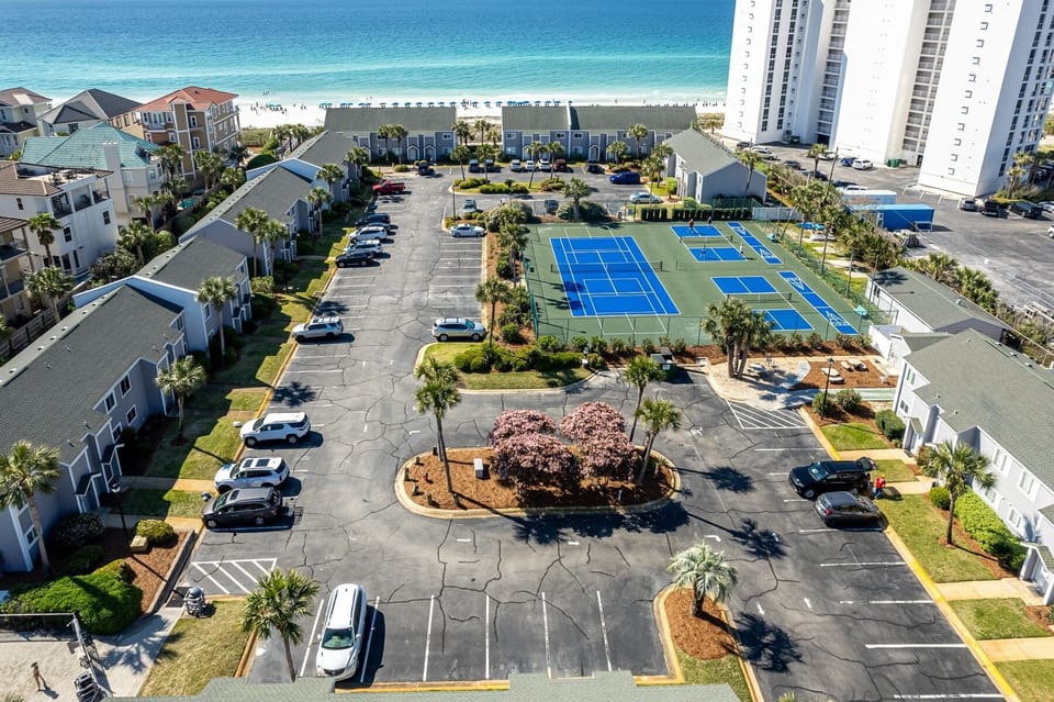 Townhome, 2 Bedrooms | Sport court