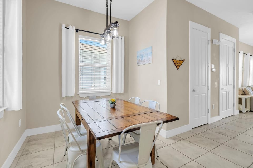 House, Multiple Beds (Sunny Beach Days) | Dining