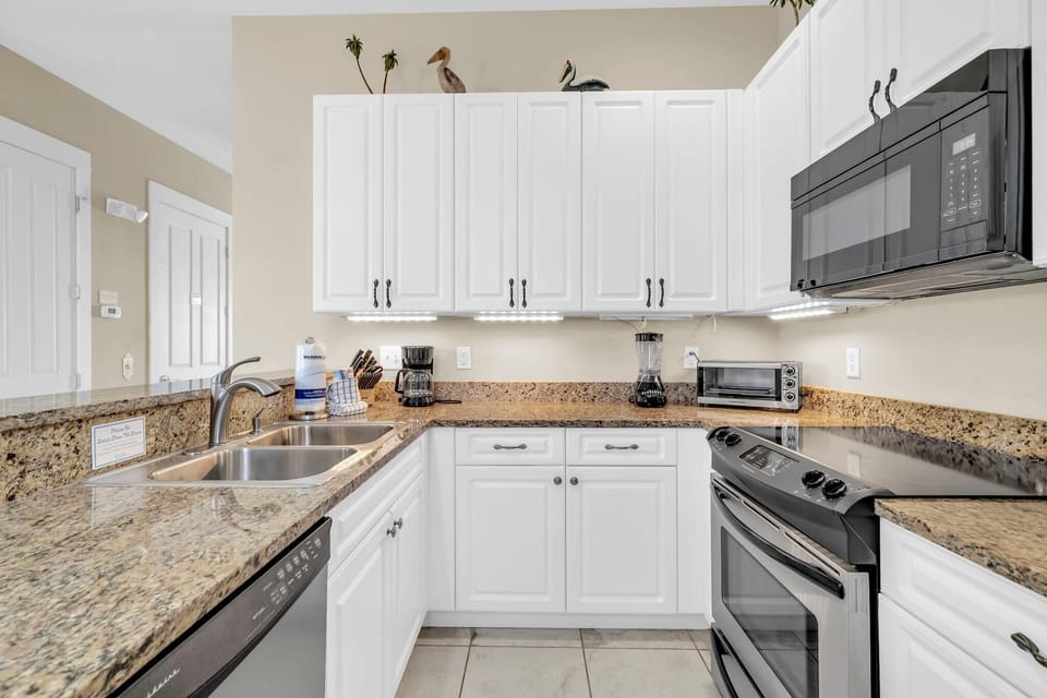 House, Multiple Beds (Sunny Beach Days) | Private kitchen
