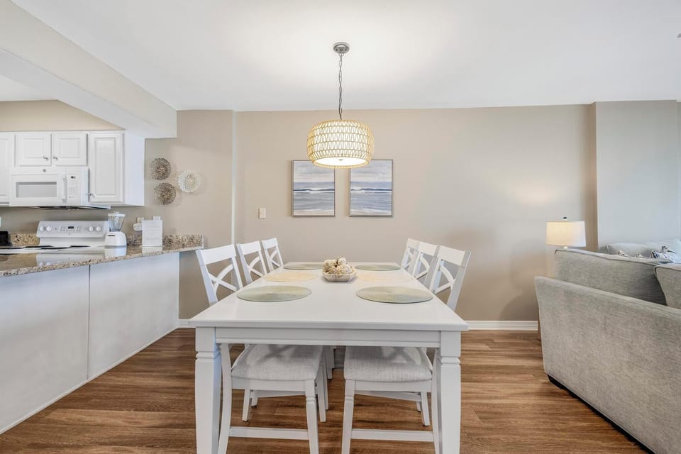 Seating for six at the dining table