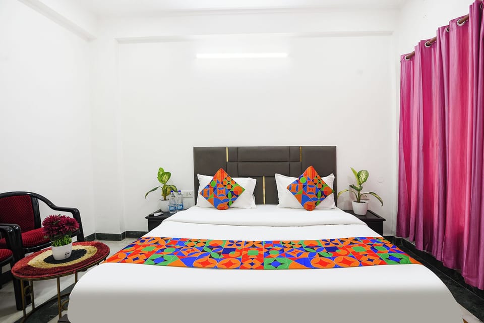 Egyptian cotton sheets, premium bedding, in-room safe, desk
