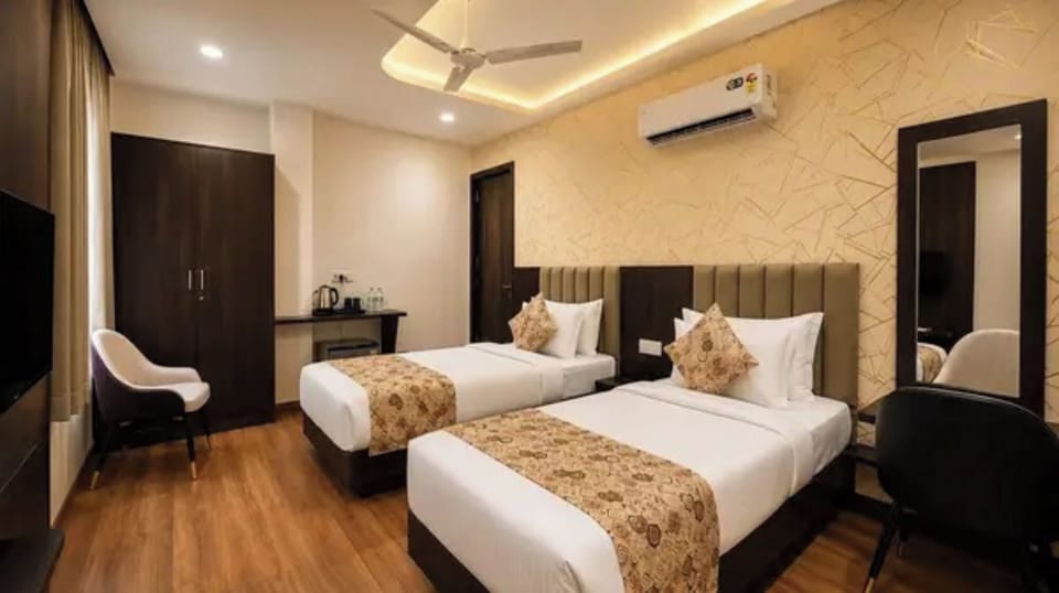 Premium Room | Egyptian cotton sheets, premium bedding, in-room safe, desk