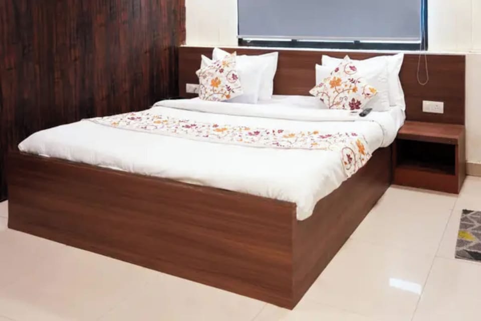 Egyptian cotton sheets, premium bedding, in-room safe, desk