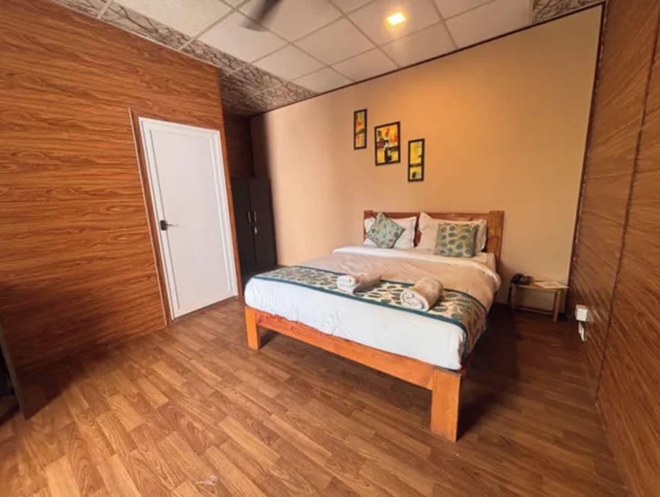 Premium Room | Egyptian cotton sheets, premium bedding, in-room safe, desk
