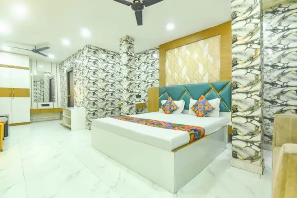 Deluxe Room | Egyptian cotton sheets, premium bedding, in-room safe, desk