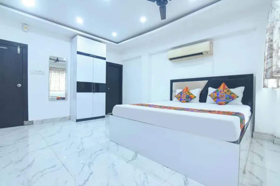 Premium Room | Egyptian cotton sheets, premium bedding, in-room safe, desk