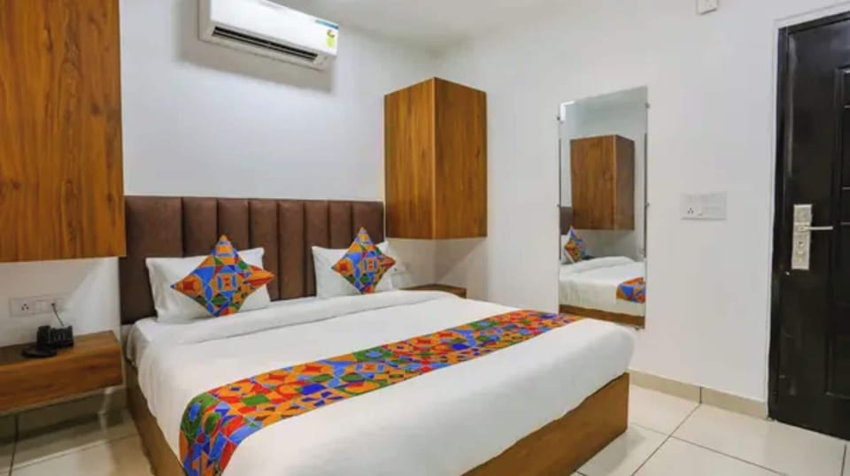 Deluxe Room | Egyptian cotton sheets, premium bedding, in-room safe, desk