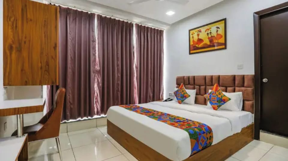 Premium Room | Egyptian cotton sheets, premium bedding, in-room safe, desk