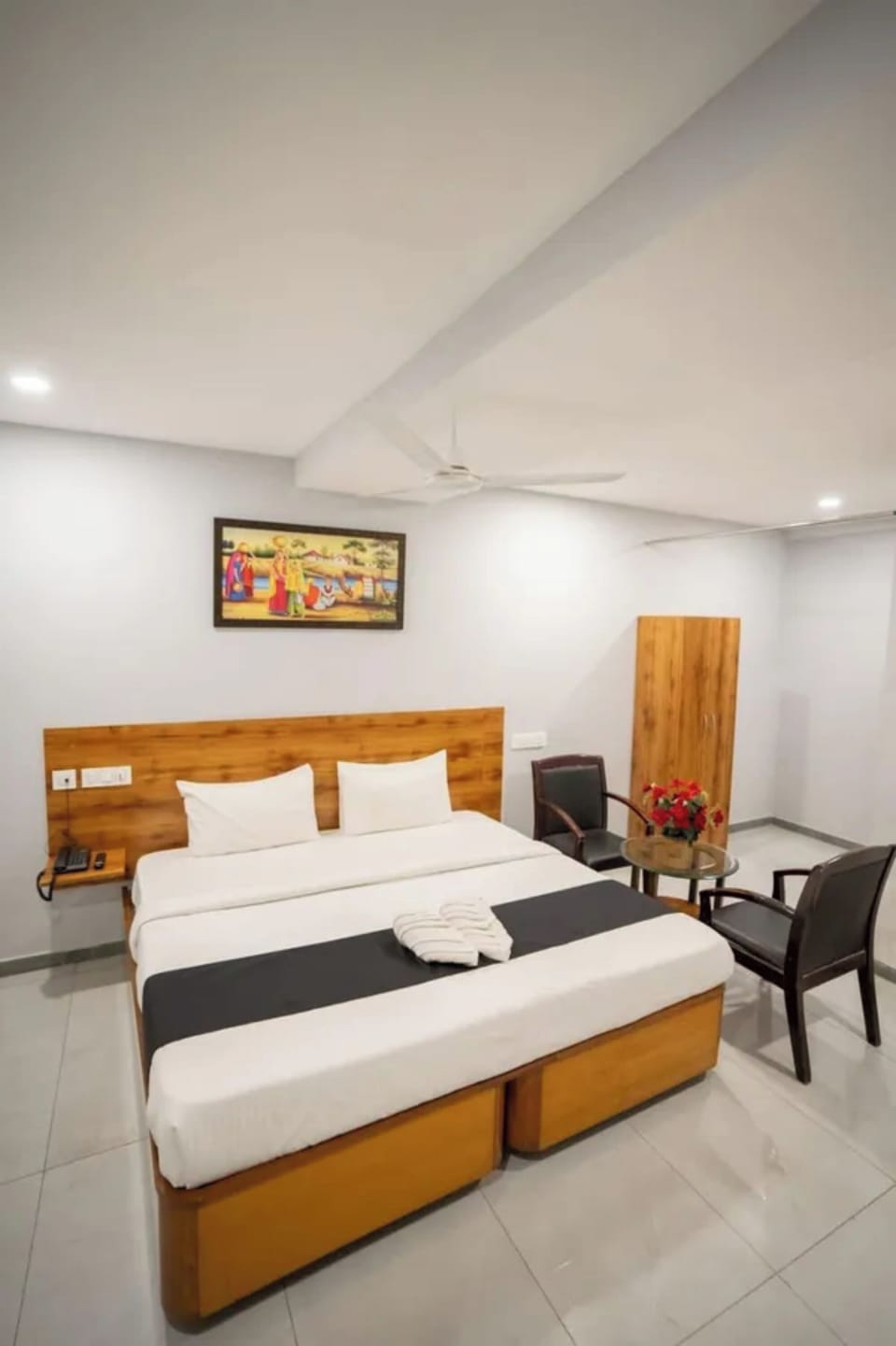 Egyptian cotton sheets, premium bedding, in-room safe, desk