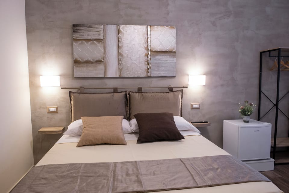 Comfort Single Room, 1 King Bed, Non Smoking, Private Bathroom | Desk, WiFi (free)