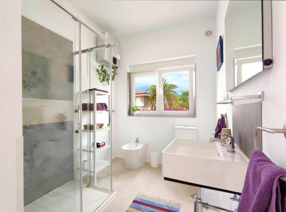 Studio, 1 Queen Bed, Kitchen, City View | Bathroom | Shower, hydromassage showerhead, hair dryer, bathrobes
