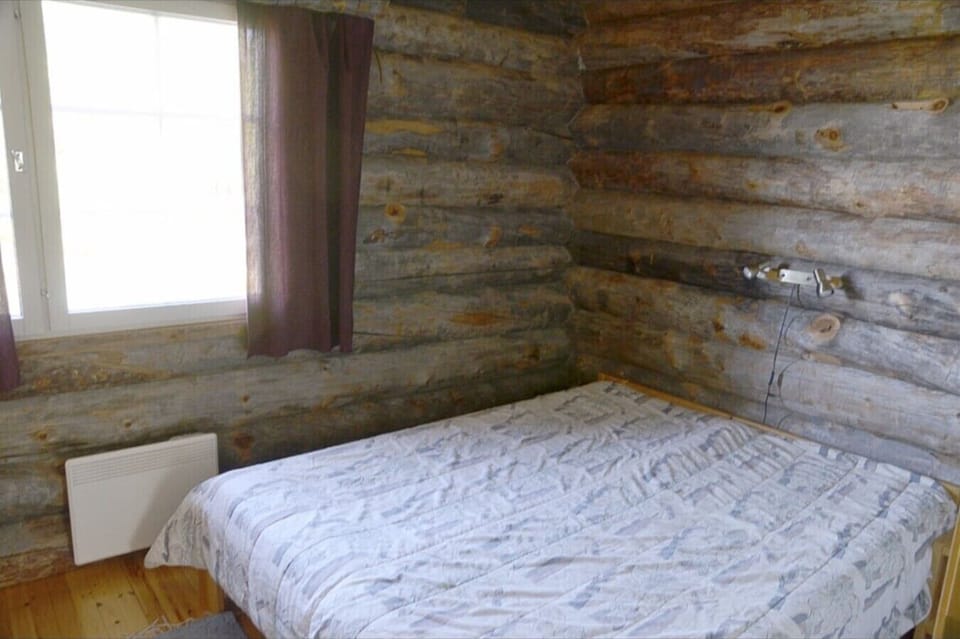 Bedroom with double bed