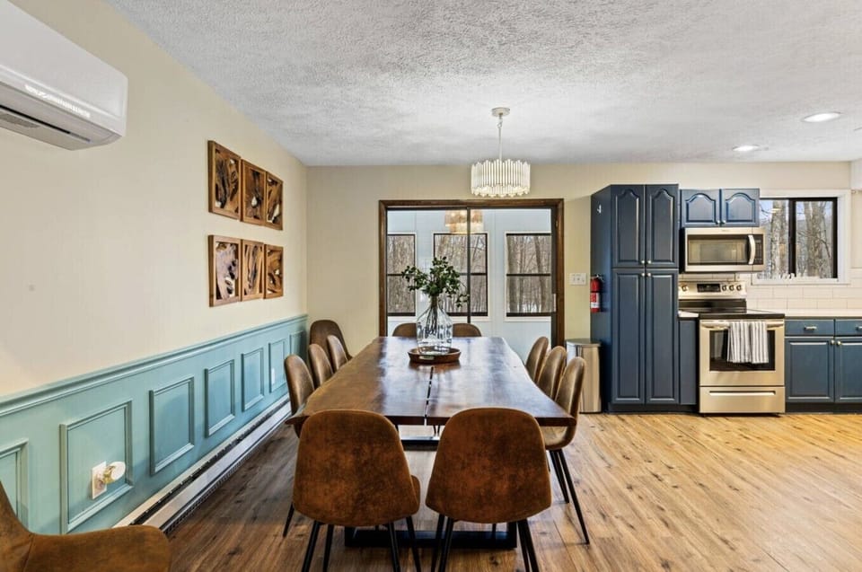 Spacious enough for the whole family—our dining table is the perfect gathering place for breakfast, dinner, and everything in between.