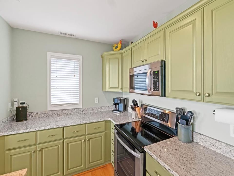 Kitchen---Granite Counter-tops, Stainless Steel