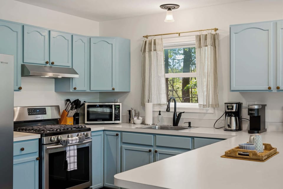 Chef’s Dream Kitchen – Fully stocked with high-end appliances and plenty of cabinetry, making cooking a breeze.