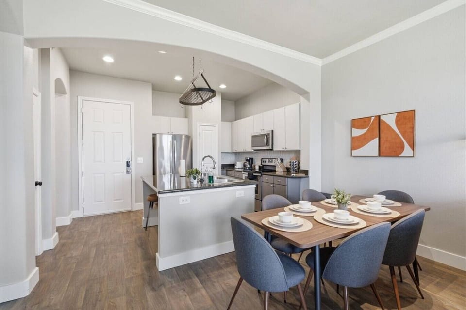 Dining Area Open To Kitchen
