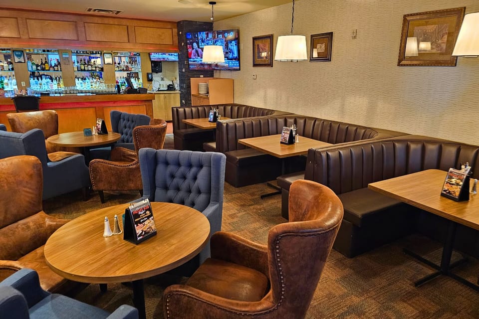 2 restaurants; breakfast, lunch, dinner, and brunch served