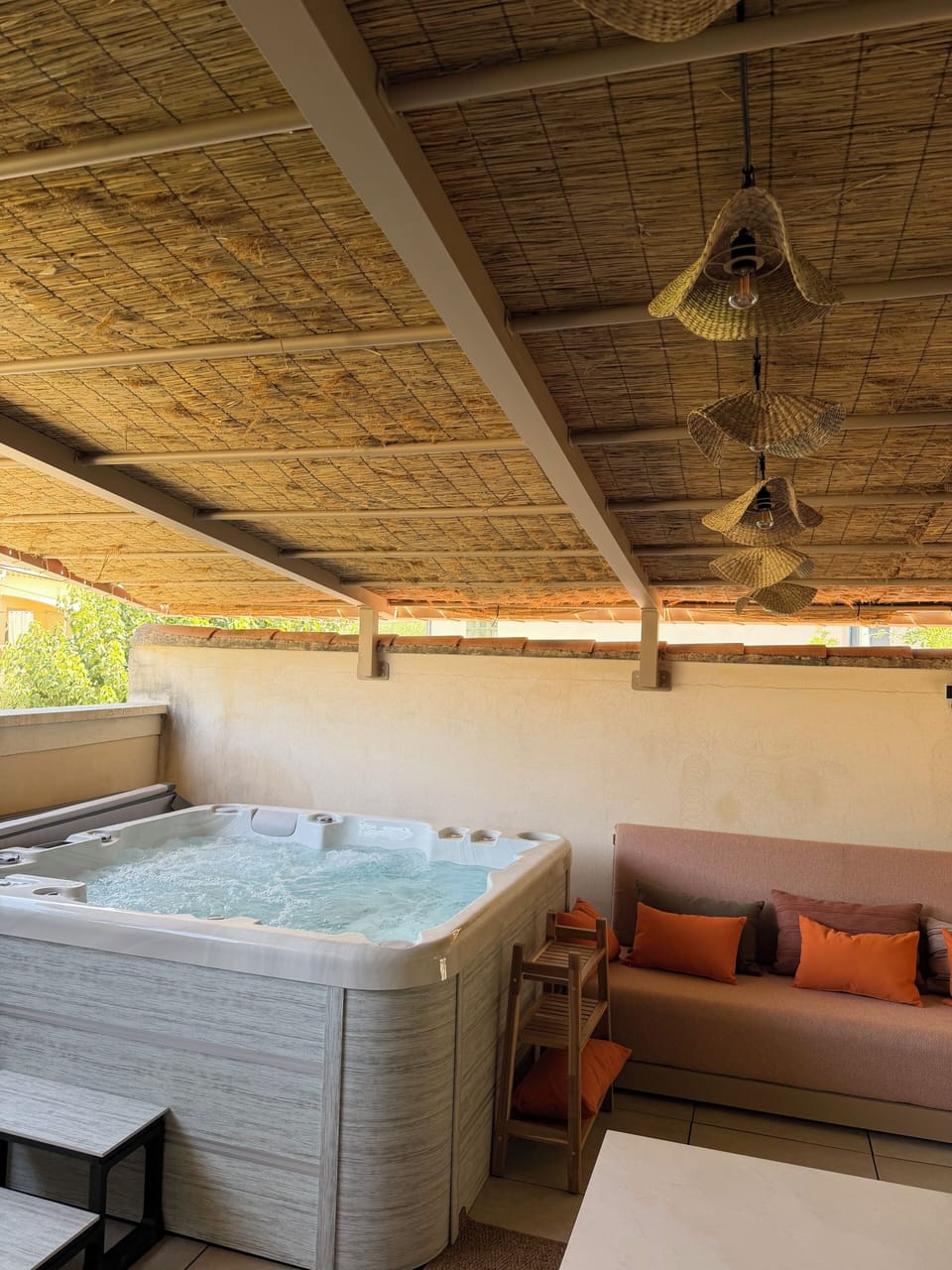 Outdoor spa tub