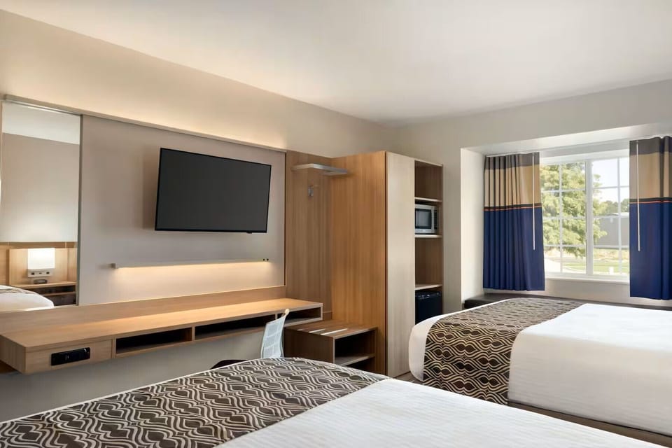 Comfort Double Room | Desk, iron/ironing board, WiFi (free)