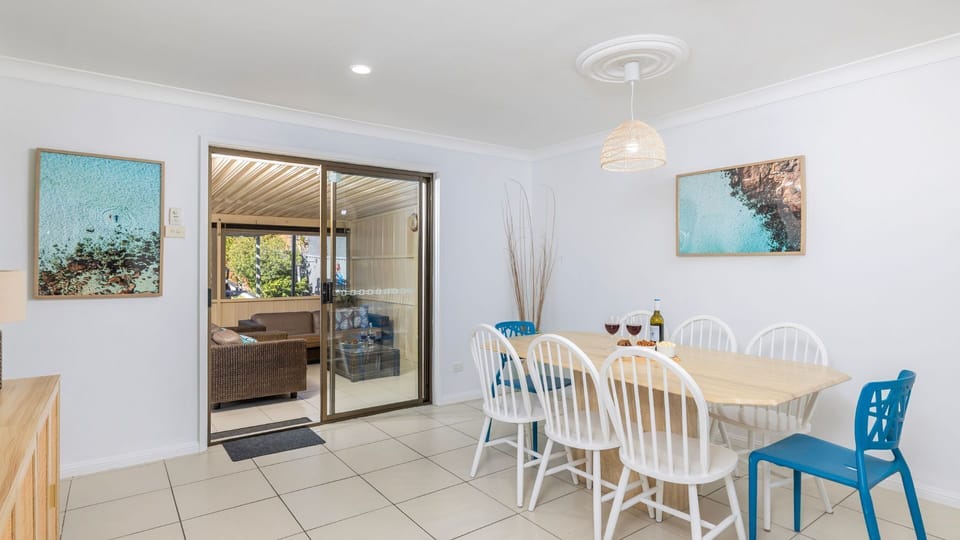 Joy on Shoal Shores with loft and garage | Dining area | Outdoor lounge