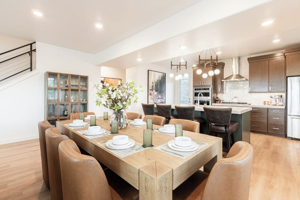 Dining for up to 8 Guests