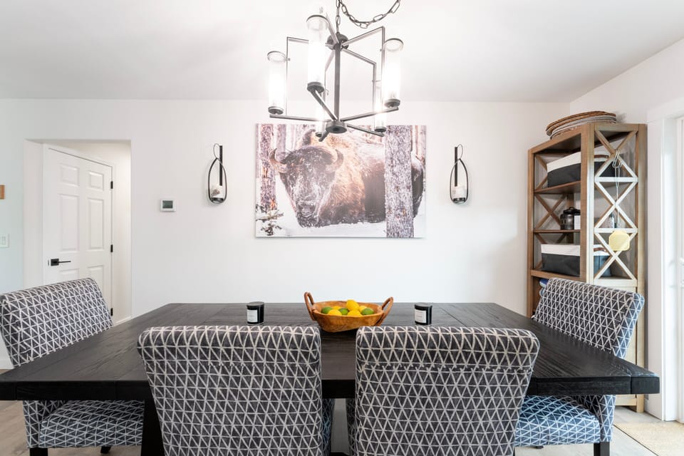 Rustic art and a cozy dining nook full of character I Upper Level