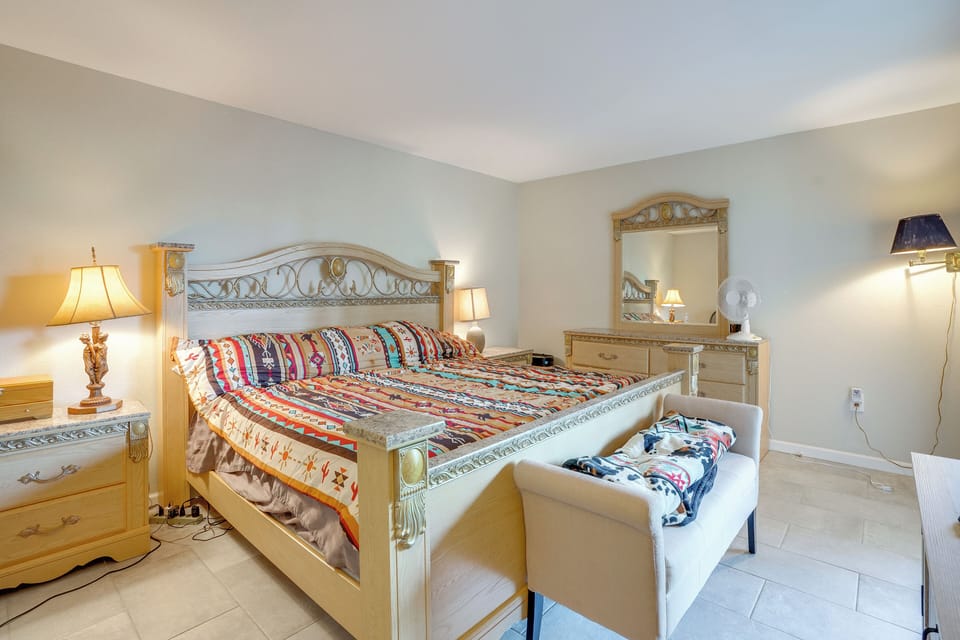 Bedroom | King Bed