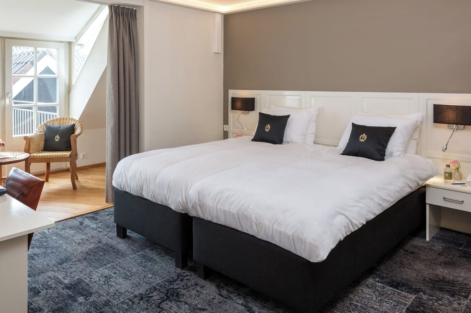 Superior Room, 1 Bedroom | Premium bedding, minibar, in-room safe, desk