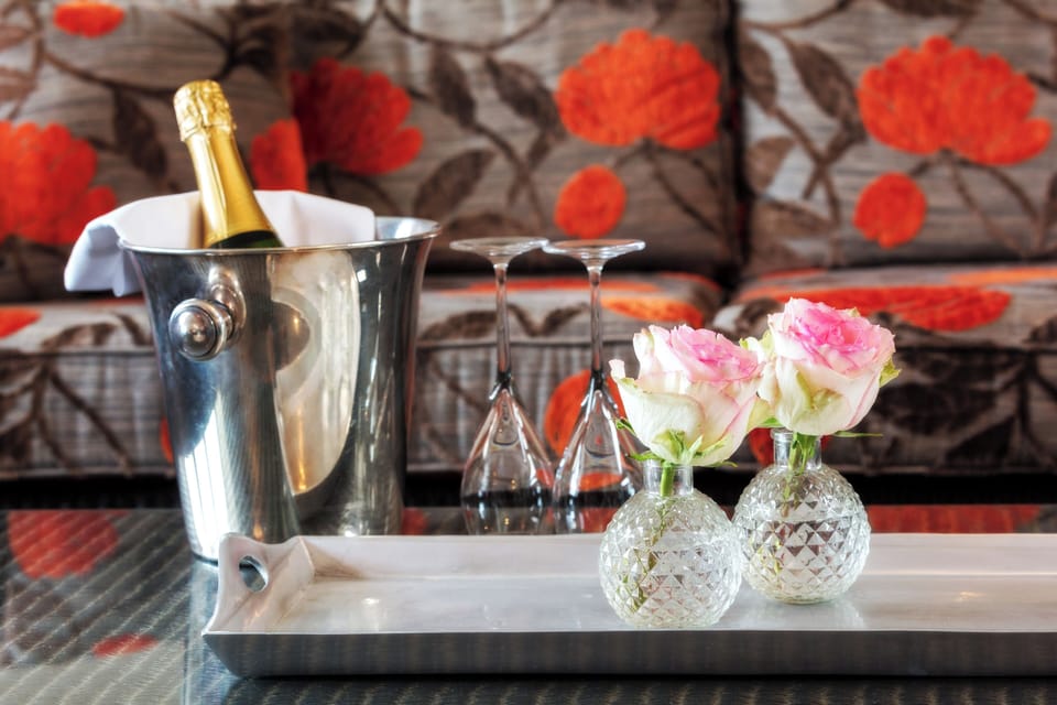 Grand Suite (Split Level) | Living area | Smart TV, Netflix