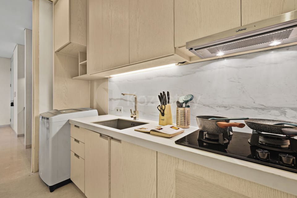 Apartment, 2 Bedrooms, City View | Private kitchen | Full-size fridge, microwave, oven, stovetop