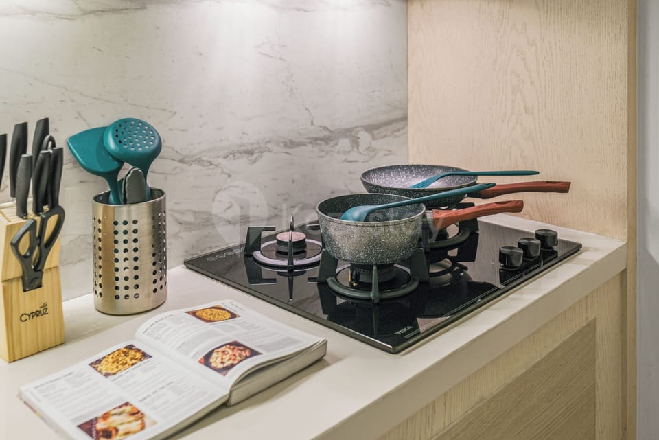 Apartment, 2 Bedrooms, City View | Private kitchen | Full-size fridge, microwave, oven, stovetop