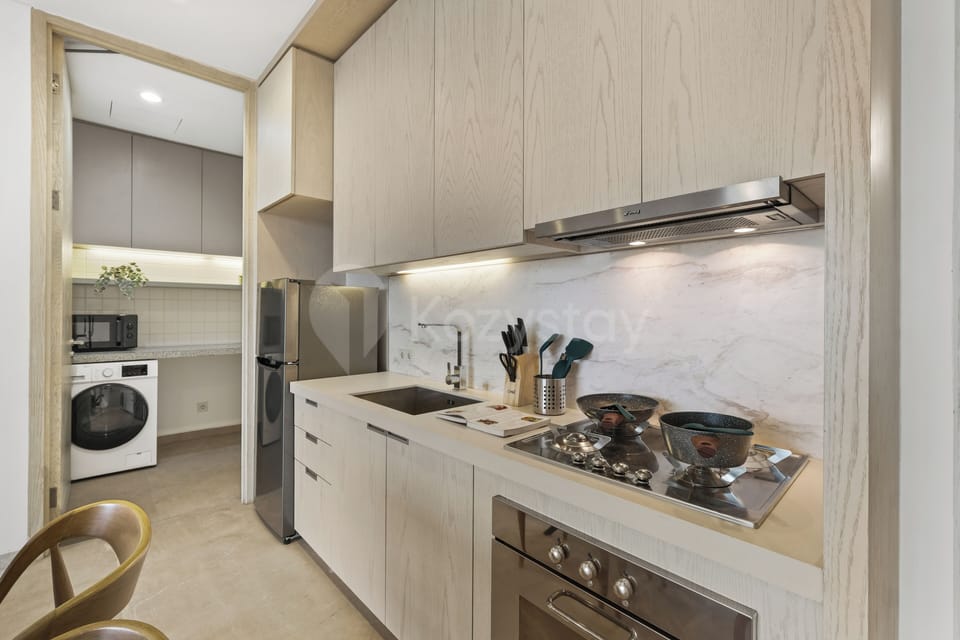 Apartment, 2 Bedrooms, City View | Private kitchen | Full-size fridge, microwave, oven, stovetop