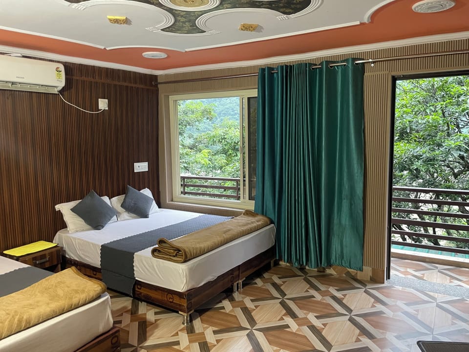 Family Room, Balcony | Iron/ironing board (on request), WiFi (free)
