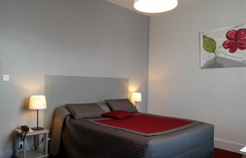 Standard Double Room | Desk, iron/ironing board, cribs/infant beds, free WiFi