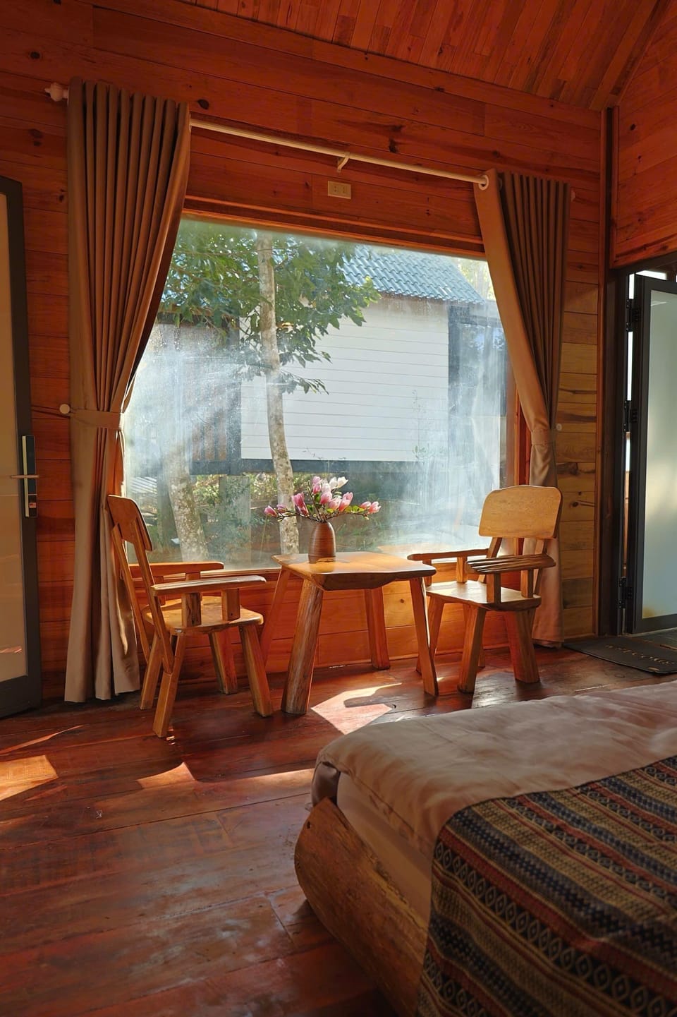 Bungalow, River View | WiFi (free)