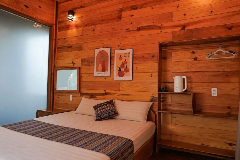 Bungalow, River View | WiFi (free)