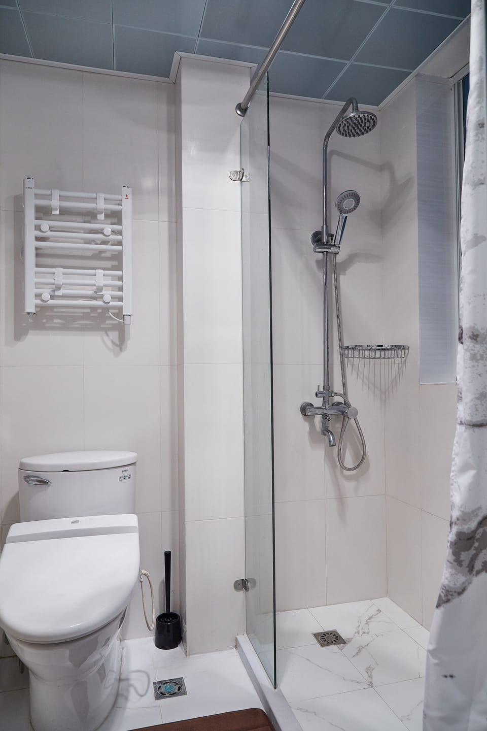 Comfort Suite, City View | Bathroom | Shower, free toiletries, hair dryer, towels