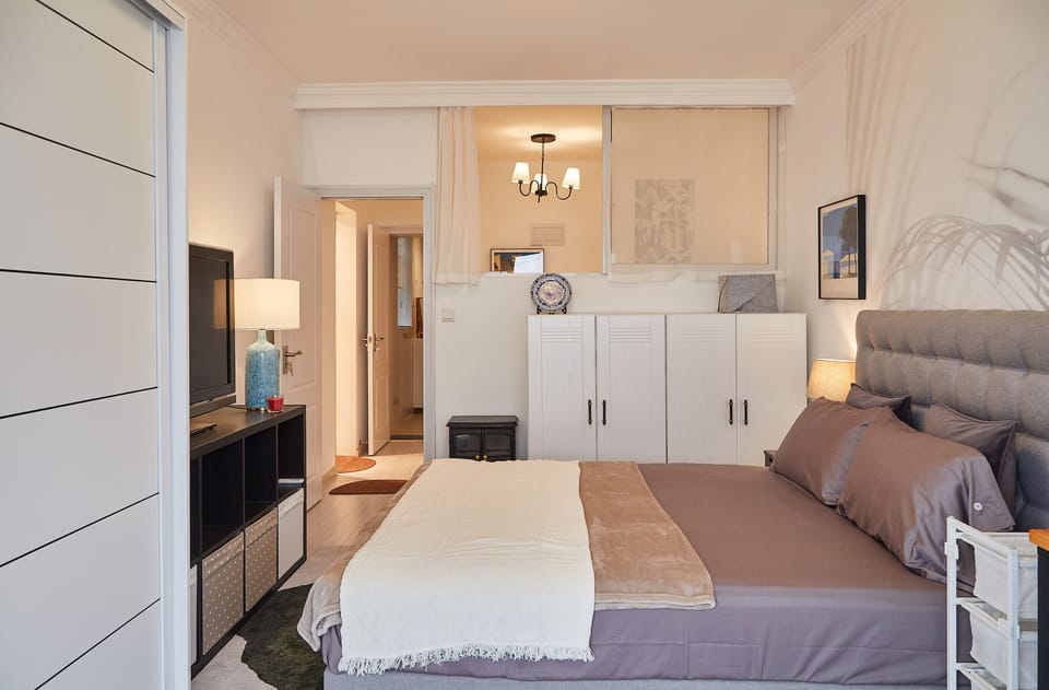 Comfort Suite, City View | Desk, laptop workspace, WiFi (free)