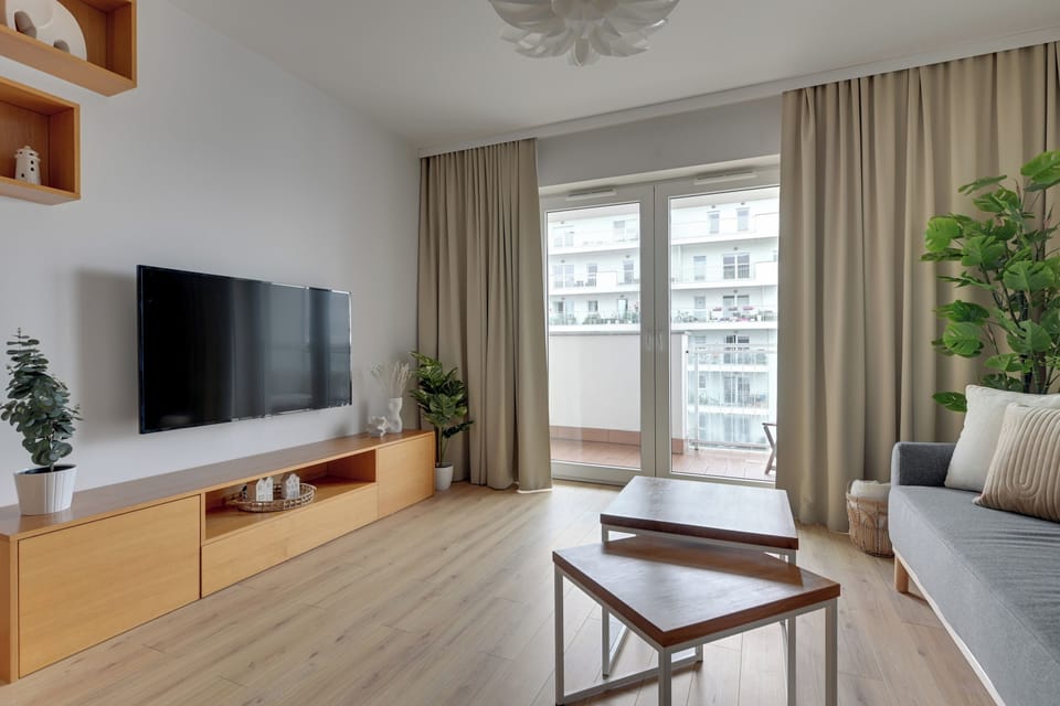 Comfort Apartment, Balcony, City View | Living area | 40-inch flat-screen TV with cable channels, Netflix, Hulu