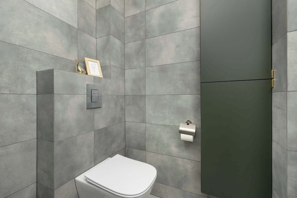 The bathroom's modern amenities ensure a comfortable stay.