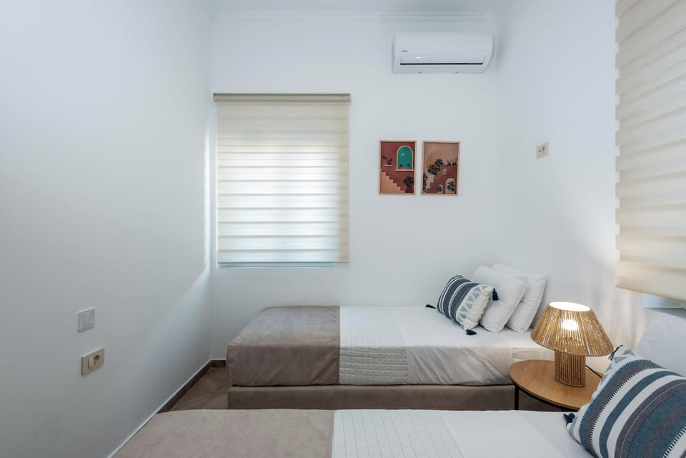 Comfort Apartment | Iron/ironing board, WiFi (free), bed sheets