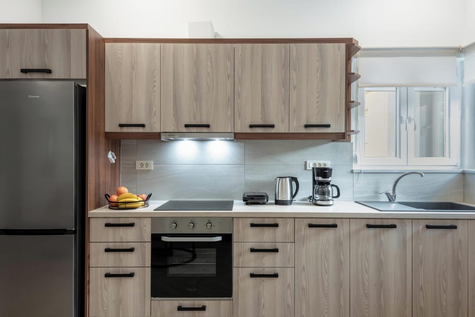 Comfort Apartment | Private kitchen | Coffee/tea maker, full-size fridge, oven, stovetop
