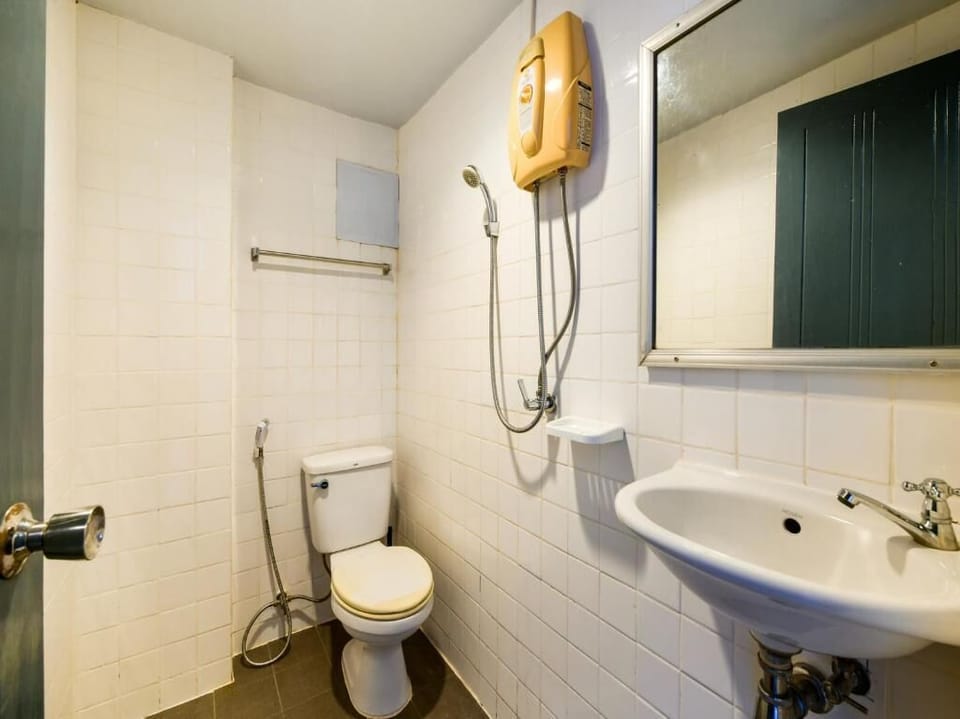 Shower, towels, soap, shampoo