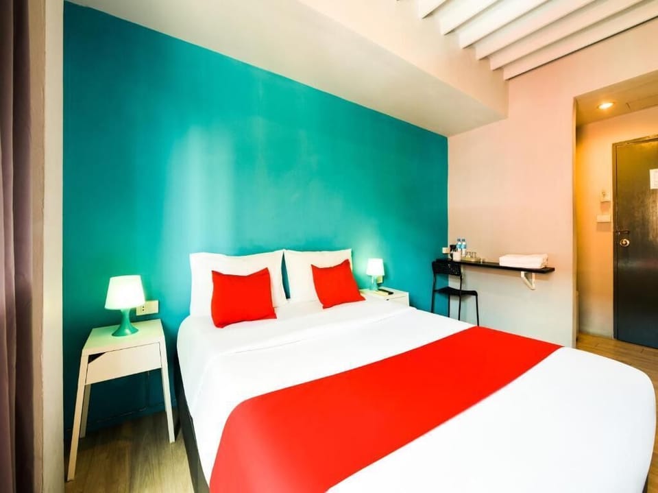 Superior Double Room, City View | In-room safe, desk, blackout drapes, WiFi (free)