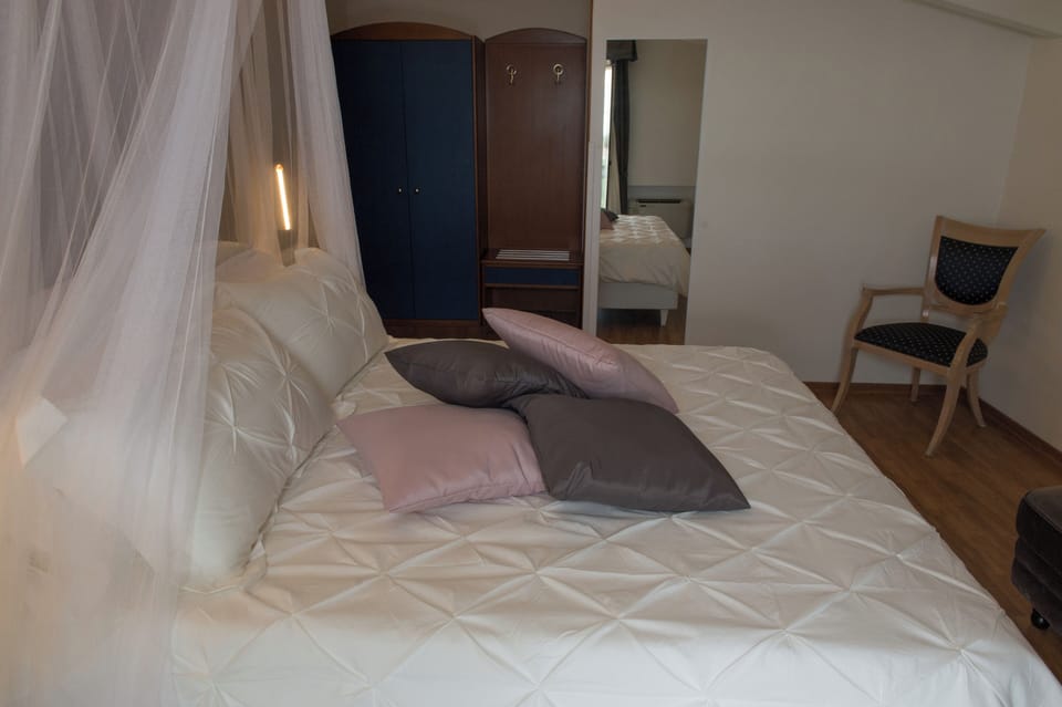 Room, Ensuite, Beach View | In-room safe, iron/ironing board (on request), WiFi (free)