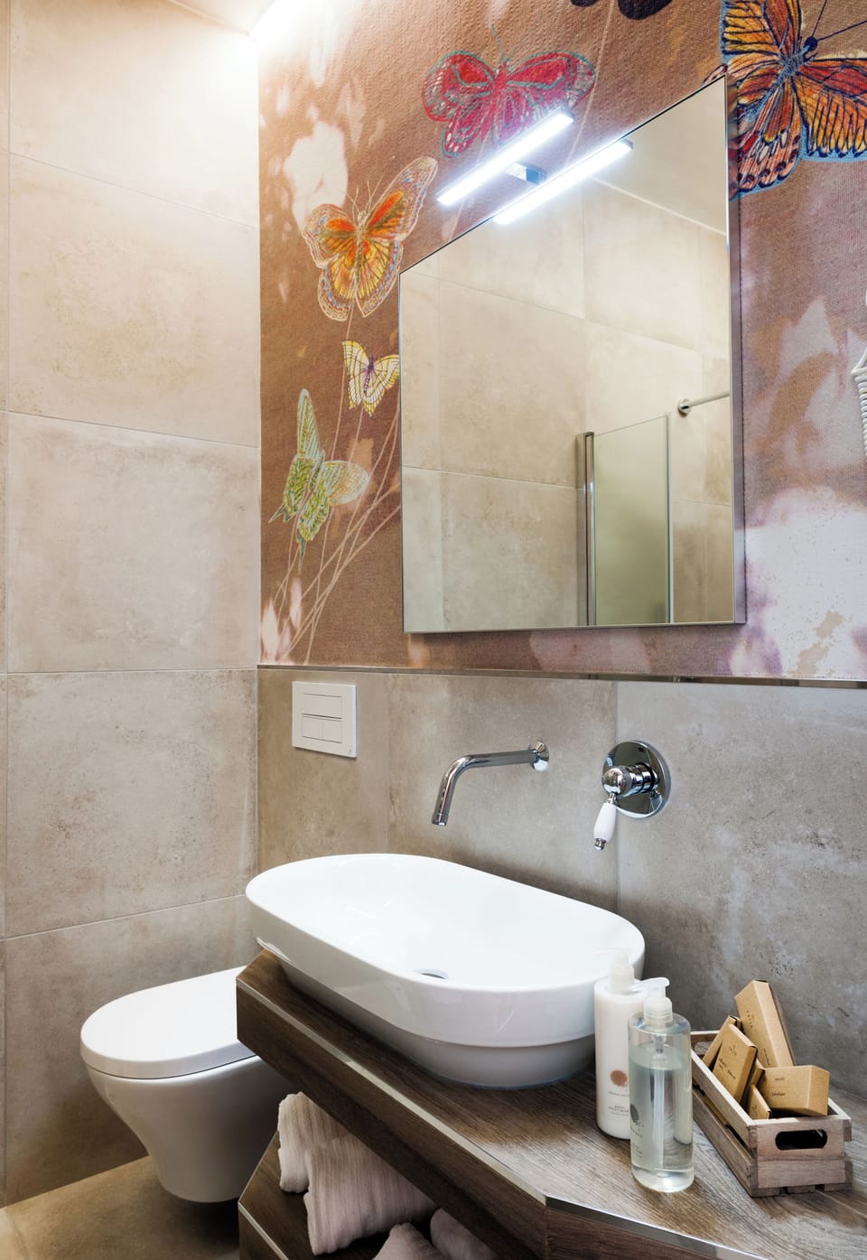 Room, Ensuite, Beach View | Bathroom | Hair dryer, towels, soap, shampoo